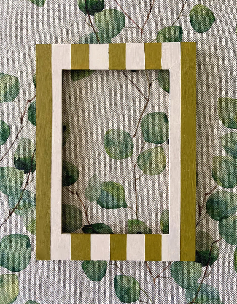 SMALL CANDY CANE FRAME